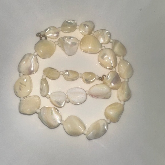 Mother of Pearl Balamuti Style Vintage Necklace with nugget shaped shell beads - Picture 9 of 10